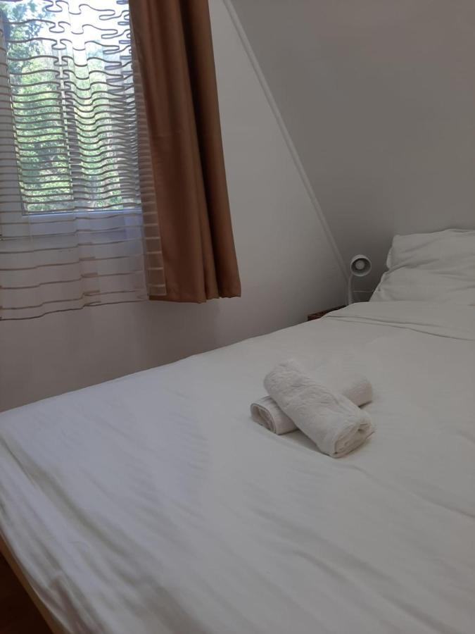 Cabana din livada Pucioasa Exterior foto